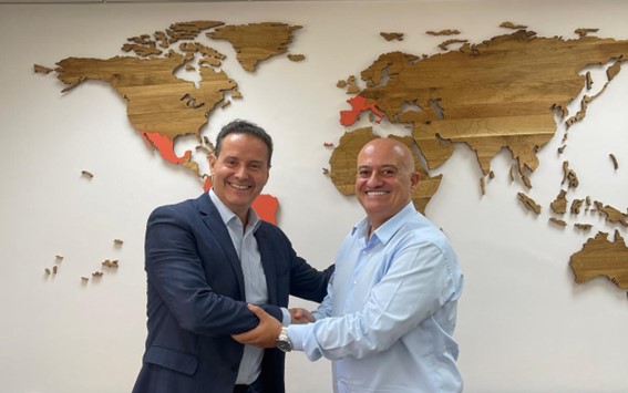 José Manuel Martínez, CEO y Cofundador de Build Lovers junto a Francisco Morán, CEO y Cofundador de Aquí tu Reforma